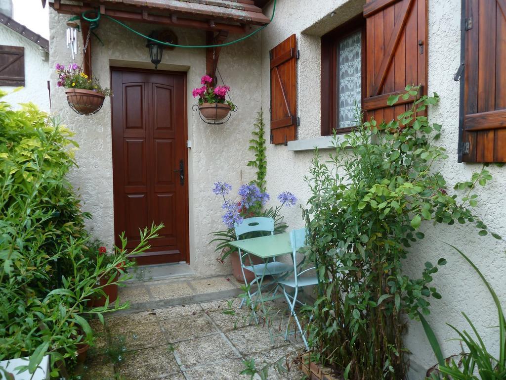 Gite Les Iris Vila Crecy-la-Chapelle Exterior foto